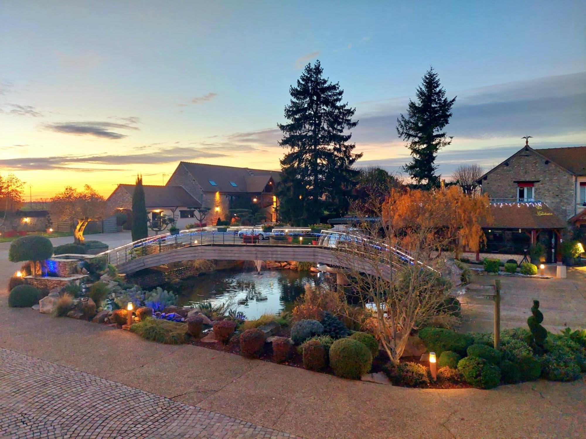 Domaine De La Haie Des Granges Menilles Экстерьер фото